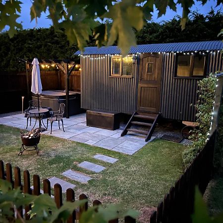 Shepherds Hut With Hot Tub Wells Εξωτερικό φωτογραφία