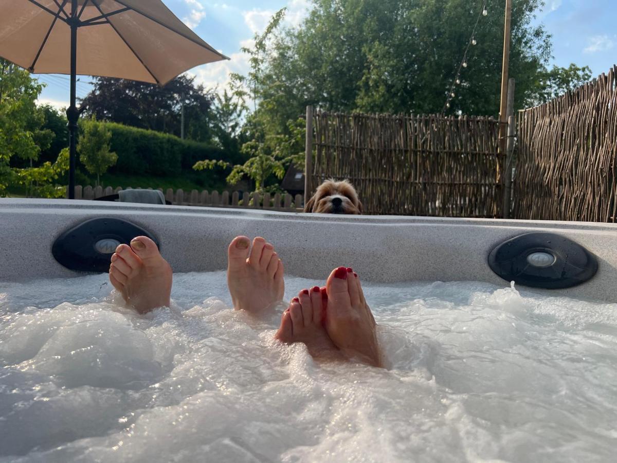 Shepherds Hut With Hot Tub Wells Εξωτερικό φωτογραφία